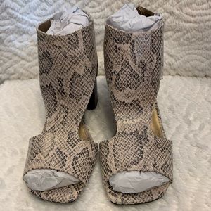 Cute snake print, leather sandals. NIB SZ 8.
